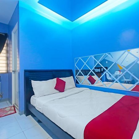 Oyo 896 Silverio Suites Manila Eksteriør bilde