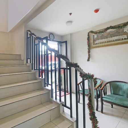 Oyo 896 Silverio Suites Manila Eksteriør bilde