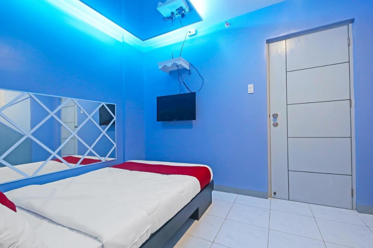 Oyo 896 Silverio Suites Manila Eksteriør bilde