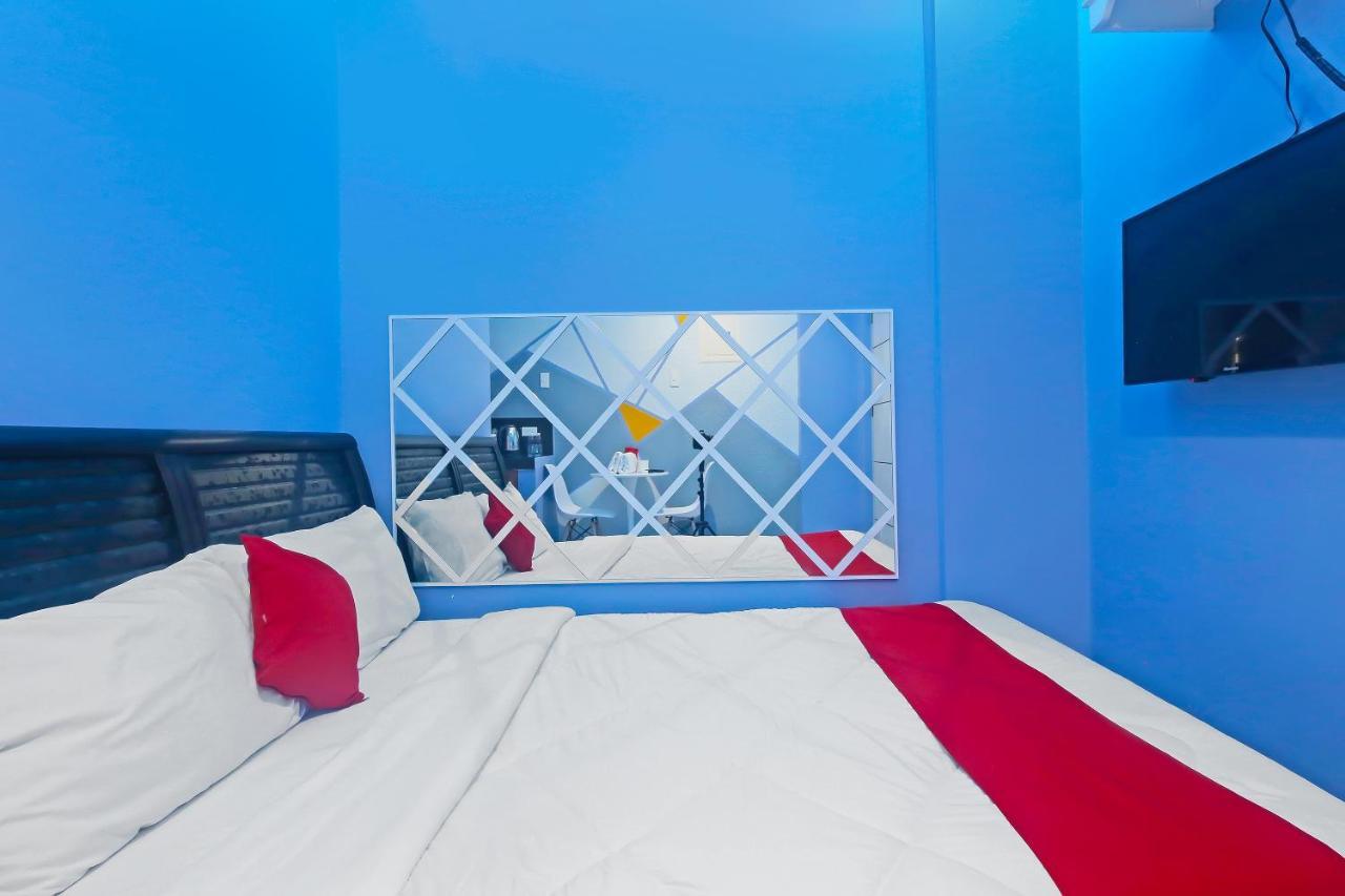 Oyo 896 Silverio Suites Manila Eksteriør bilde